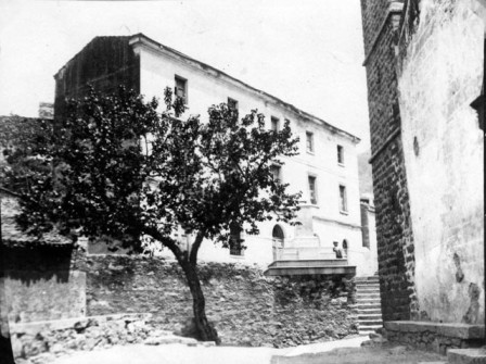 Municipio e chiesa di San Giovanni, ante 1911 (foto Marchi - archivio associazione Kérylos)