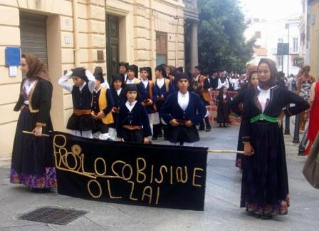 Giovani in costume tradizionale alla sfilata del Redentore, Nuoro 2010 - Autore: archivio Pro Loco